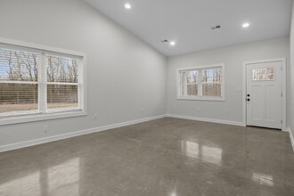 103 Lane Rd-Unit -103-right in Dickson, TN - Building Photo - Building Photo