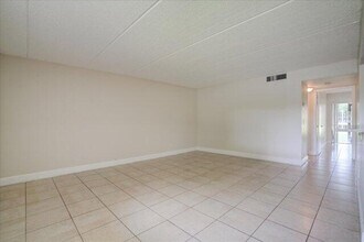 1104 Meadows Cir in Boynton Beach, FL - Building Photo - Building Photo