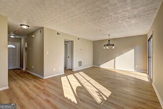 288 Country Club Dr in Jonesboro, GA - Building Photo - Building Photo