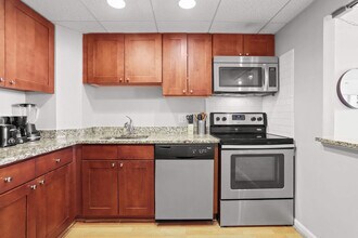 401 12th St S in Arlington, VA - Building Photo - Building Photo
