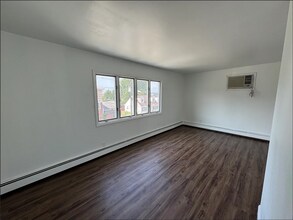 164 Eagle St, Unit 2nd floor in North Arlington, NJ - Foto de edificio - Building Photo