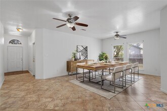 204 Mallard Cove in Hutto, TX - Foto de edificio - Building Photo