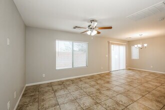 5260 Judkins Dr in Las Vegas, NV - Foto de edificio - Building Photo