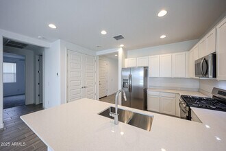 17357 W Smoketree Dr in Surprise, AZ - Building Photo - Building Photo