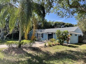 2011 Delmar Ave in Vero Beach, FL - Building Photo