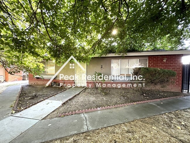 5732 Garfield Ave in Sacramento, CA - Building Photo - Building Photo