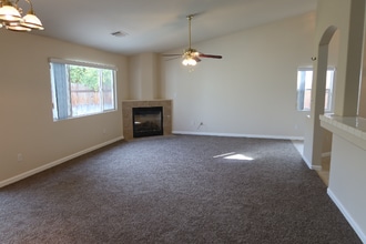 10100 Grand View Summit Dr in Bakersfield, CA - Building Photo - Building Photo