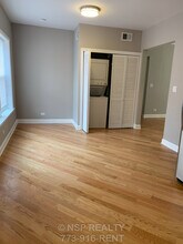 1644 W Pratt Blvd, Unit 2E in Chicago, IL - Building Photo - Building Photo