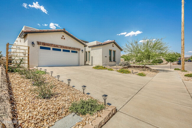 12315 Houghton Springs Dr in Horizon City, TX - Building Photo - Building Photo