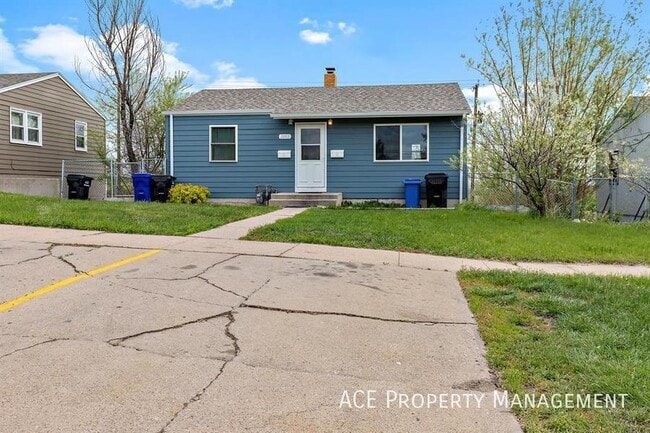 2002 Ivy Ave in Rapid City, SD - Building Photo - Building Photo