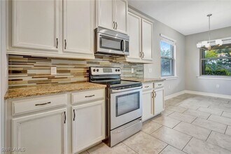 16321 Aberdeen Wy in Naples, FL - Building Photo - Building Photo