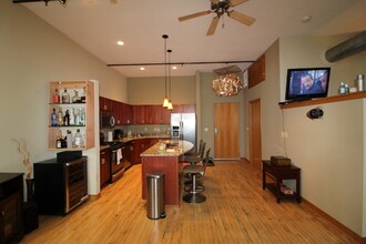 1017 S 2nd St-Unit -300 in Milwaukee, WI - Building Photo - Building Photo