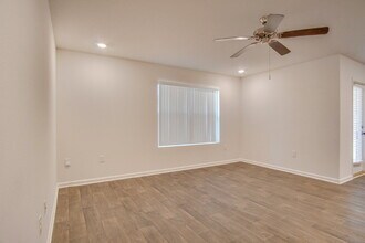 7408 Oak Lake Blvd in Bellview, FL - Building Photo - Building Photo