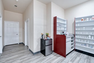 334 S Broad St in Trenton, NJ - Foto de edificio - Interior Photo