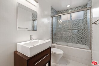 931 N Alfred St in Los Angeles, CA - Building Photo - Building Photo