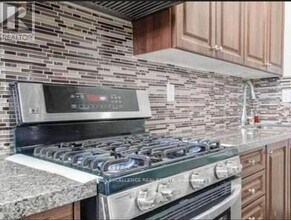 28 Midsummer Dr in Brampton, ON - Building Photo - Building Photo