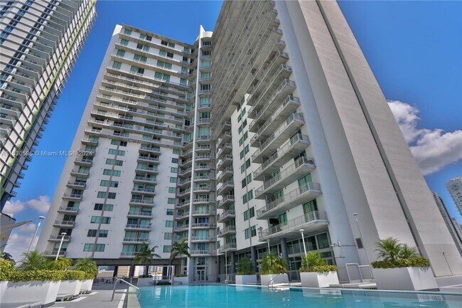 690 SW 1st Ct, Unit 1221 in Miami, FL - Building Photo - Building Photo