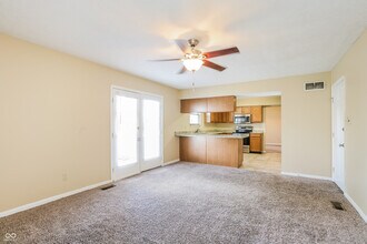 1663 Rogers Cir in Indianapolis, IN - Building Photo - Building Photo