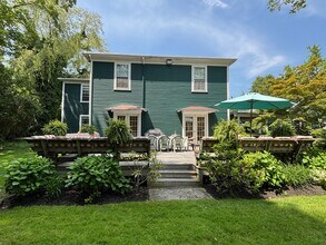 31 Ward Ave in Newport, RI - Foto de edificio - Building Photo