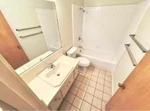 1 Excelsior Ct-Unit -104 in Oakland, CA - Building Photo - Building Photo