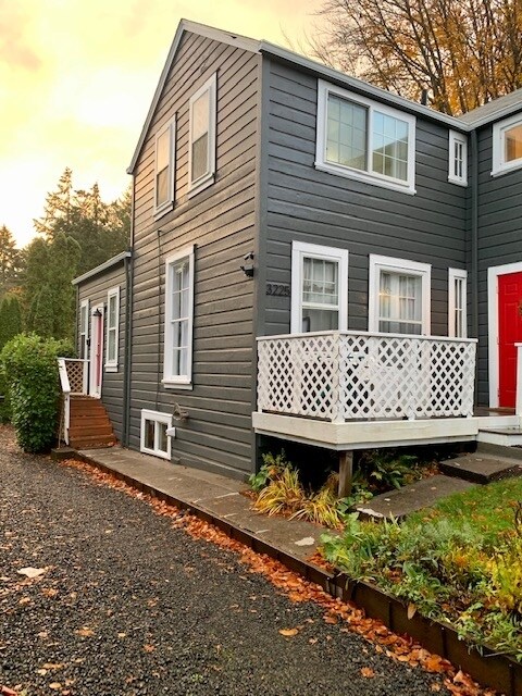 3225 SW 12th Ave-Unit -2 in Portland, OR - Building Photo - Building Photo