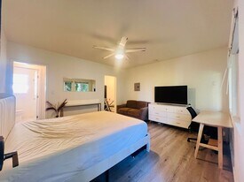 5525 Harold Way in Los Angeles, CA - Building Photo