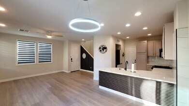 8360 Creek Canyon Ave in Las Vegas, NV - Building Photo - Building Photo