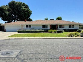7601 Hooper Ave in Bakersfield, CA - Building Photo