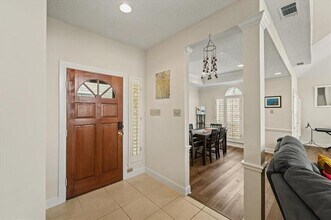 9420 Blue Jay Way in Irving, TX - Foto de edificio - Building Photo