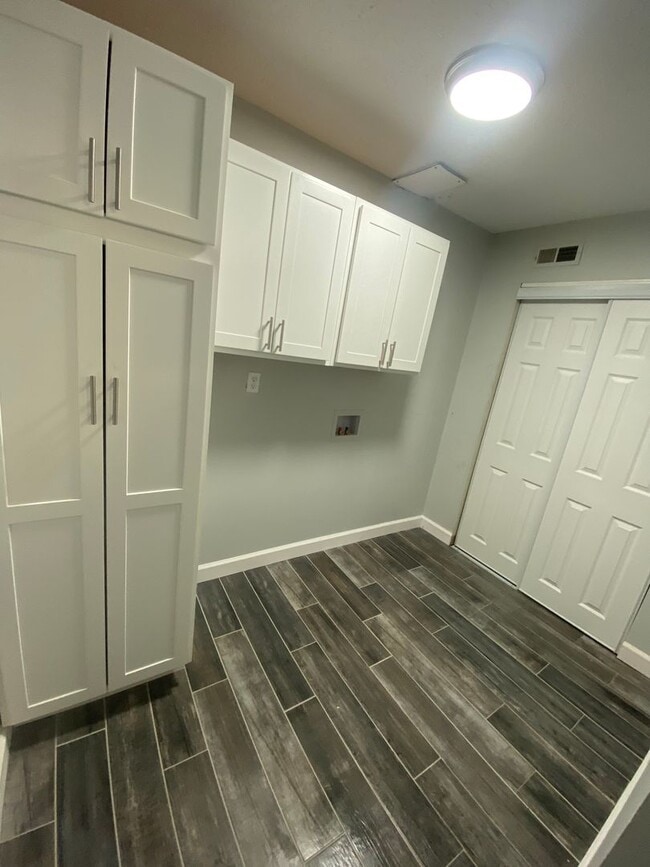 property at 3233 Summerhill Ln