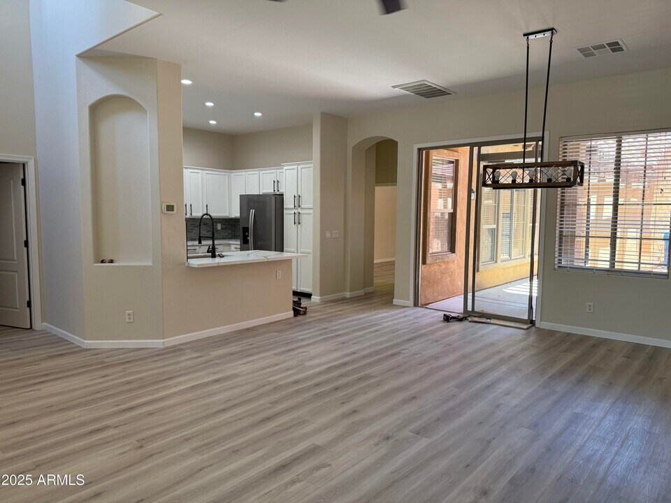 21122 W Sunrise Ln in Buckeye, AZ - Building Photo