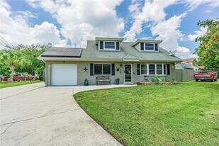 9201 86th Ave N in Seminole, FL - Building Photo