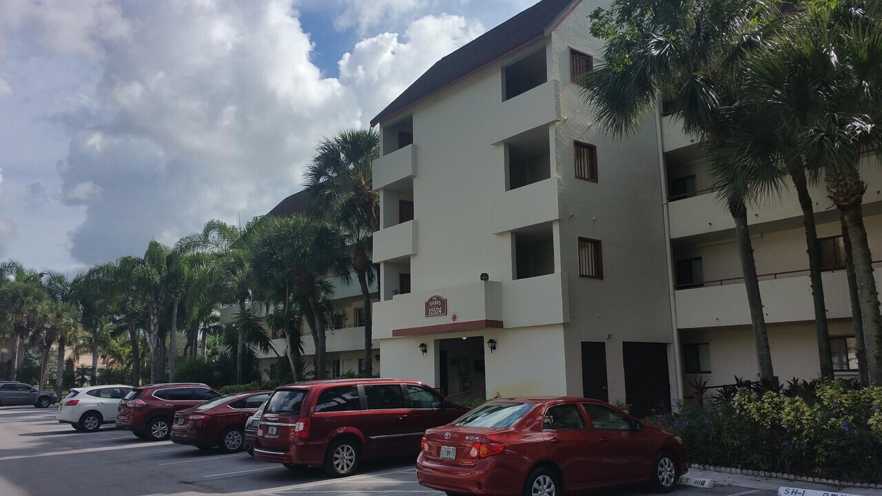 12524 Shoreline Dr-Unit -402 in Wellington, FL - Foto de edificio