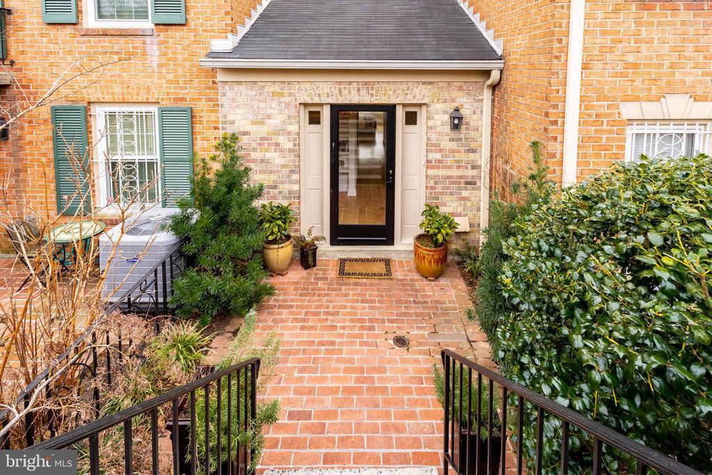 1608 Belmont St NW in Washington, DC - Building Photo