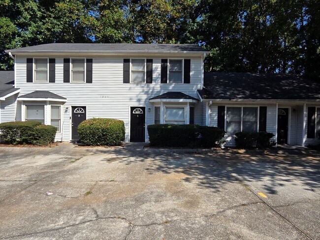 property at 1225 Oakplace Dr SW