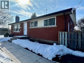 10 Glenellen Dr in St Catharines, ON - Building Photo - Building Photo