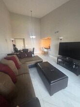 9425 Fontainebleau Blvd, Unit 205 in Miami, FL - Building Photo - Building Photo