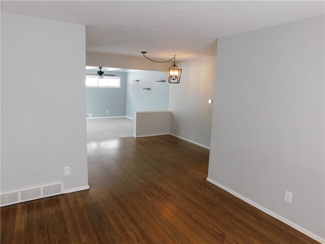 32 Crystal Spring Ln in Fairport, NY - Building Photo - Building Photo