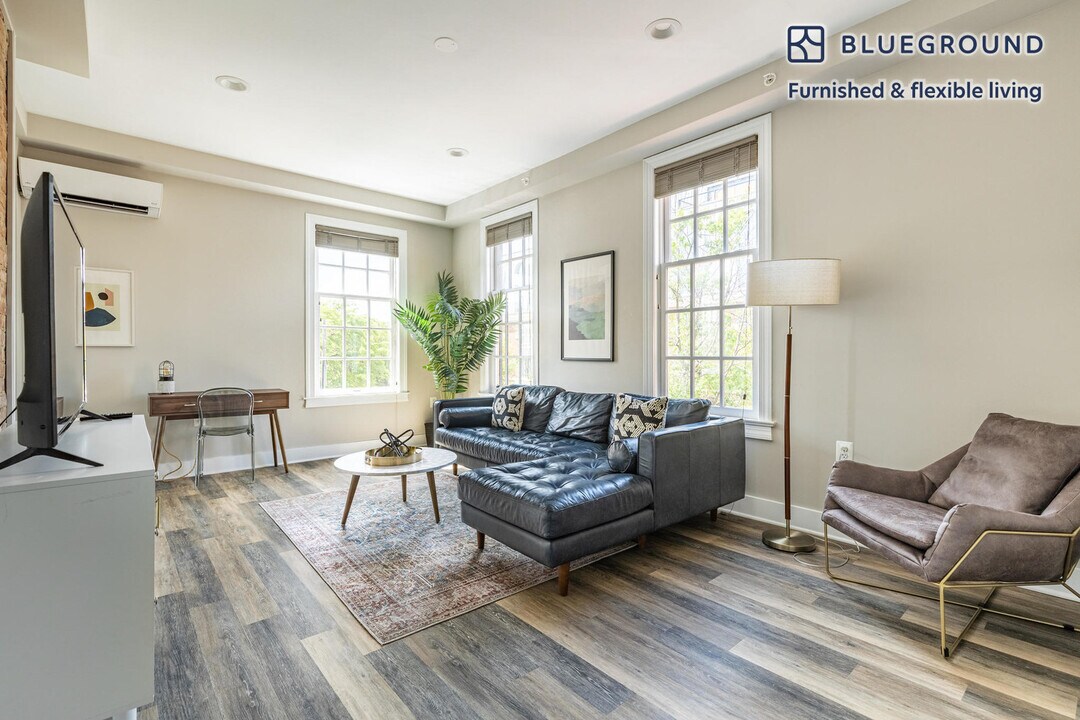 700 Duke St in Alexandria, VA - Building Photo