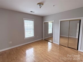9020 Meadow Vista Rd in Charlotte, NC - Building Photo - Building Photo