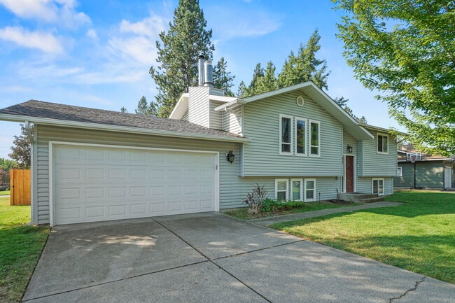 422 E St Thomas More Way