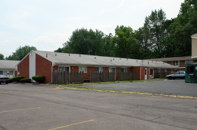 Laskey Manor in Toledo, OH - Building Photo - Building Photo