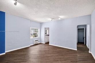 215 30th St in Miami Beach, FL - Building Photo - Building Photo