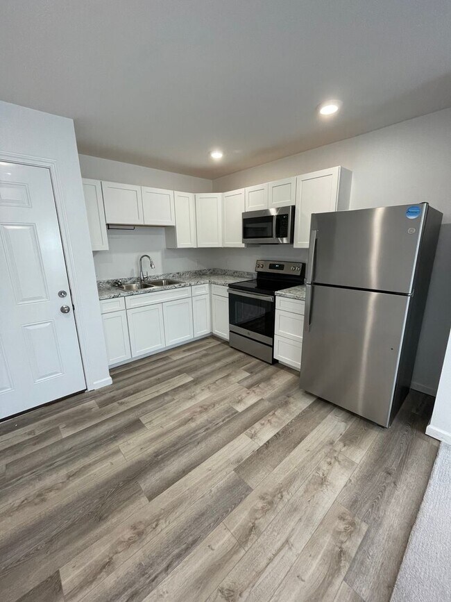 413 E Doxey St in Strafford, MO - Building Photo - Building Photo