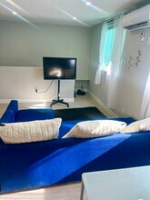 2437 Cochran Ave in Los Angeles, CA - Foto de edificio - Building Photo