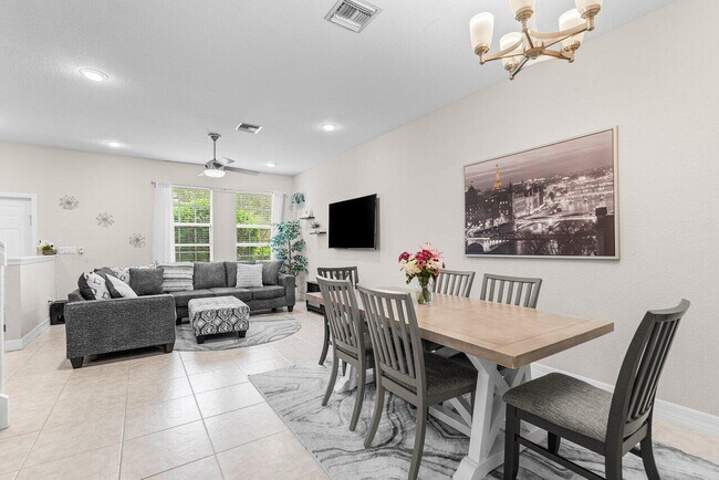 212 W Thatch Palm Cir in Jupiter, FL - Building Photo - Building Photo