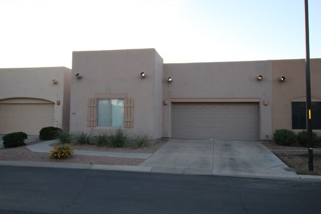 440 S Val Vista Dr
