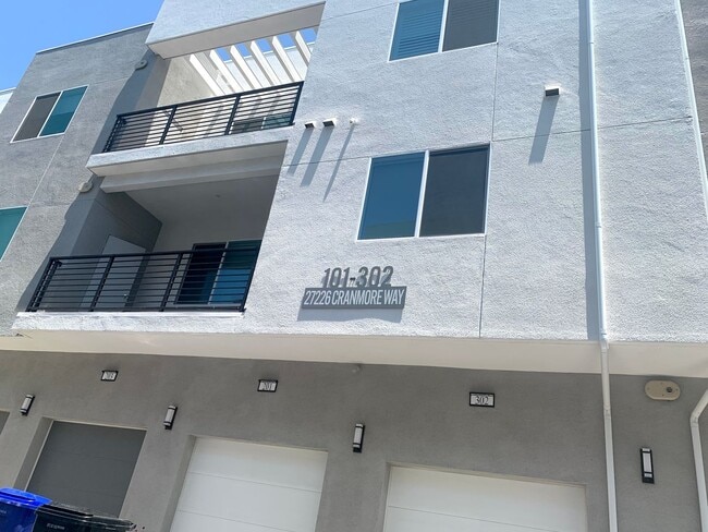 27226 Cranmore Wy in Valencia, CA - Foto de edificio - Building Photo