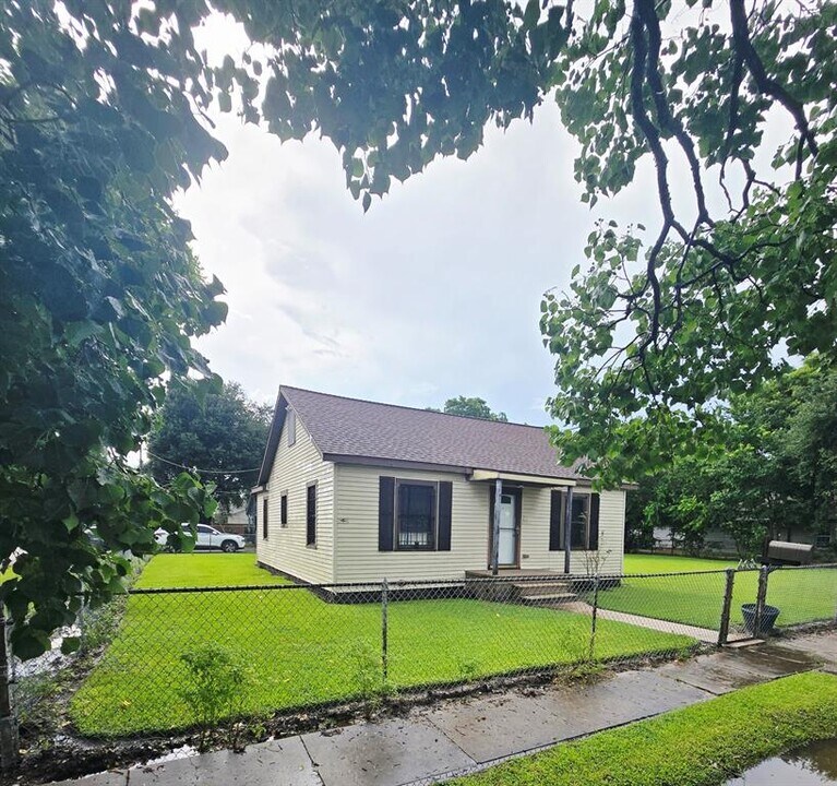 210 Rouse St in Houston, TX - Building Photo