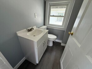 410-412-412 Court St, Unit 410 in Plymouth, MA - Building Photo - Building Photo
